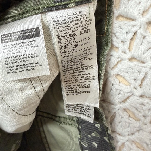 Levis 469 Loose Shorts Jeans Mens W30 L12 Olive Green Camo Camouflage 100%Cotton - Picture 11 of 12